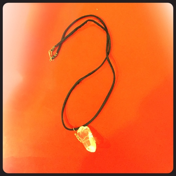 Quartz with leather necklace - Picture 1 of 2