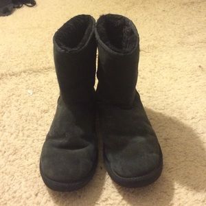 Black UGG boots!!