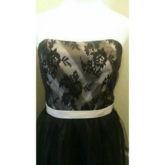 BNWT Black with Lace cocktail dress - Picture 2 of 4