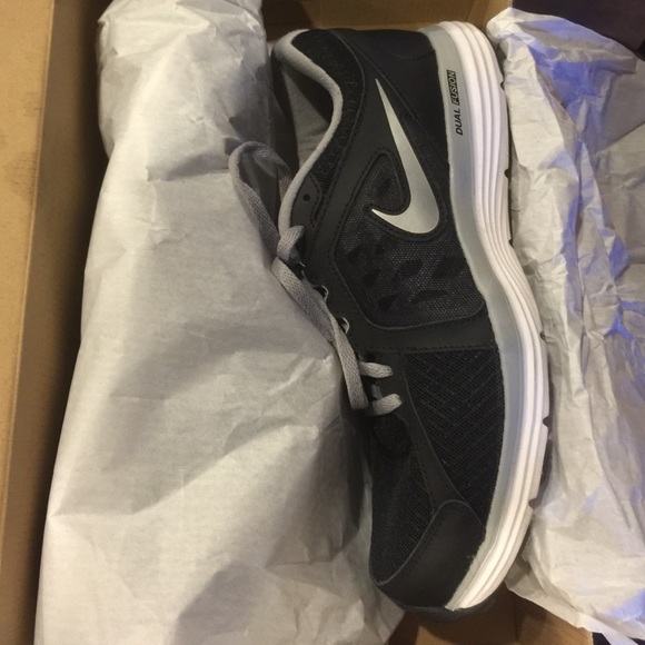 *SOLD ON MERCARI* Women's Nike Dual Fusion ST 3
