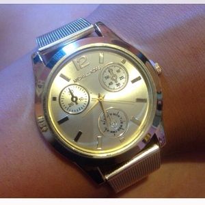 Fashion gold watch bundle of 2