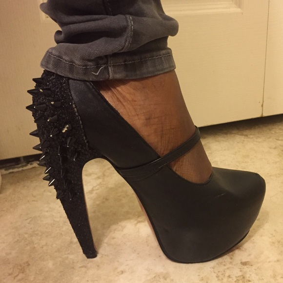 Spiked heels - Picture 3 of 3