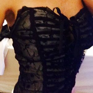 Corset top by Guess, amazing.🛍🎉🎀