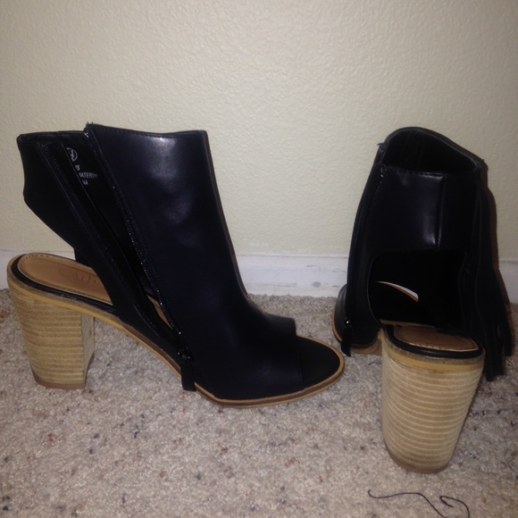 Catharine Malandrino black yannis fringe bootie - Picture 2 of 4