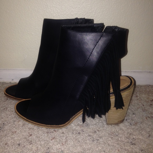 Catharine Malandrino black yannis fringe bootie - Picture 3 of 4