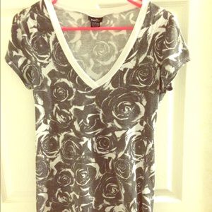 V-neck T-shirt