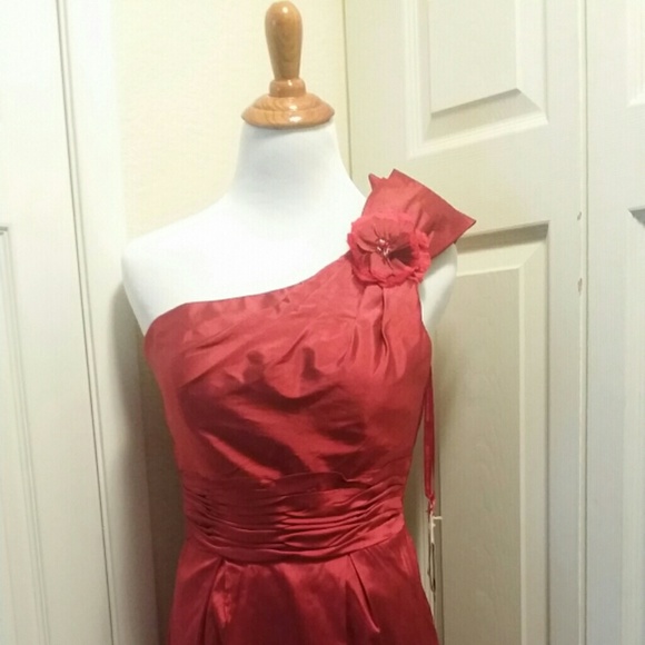 BNWT RED cocktail dress - Picture 2 of 4