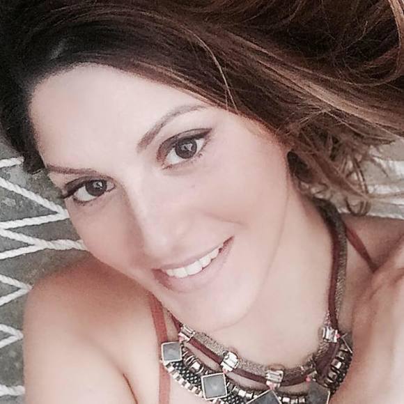 Meet your Posher, Aacia