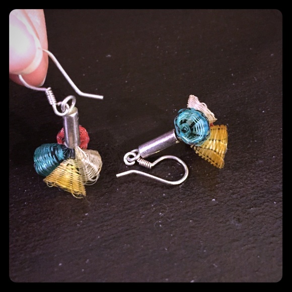 Silver and fiber earrings - Picture 1 of 2