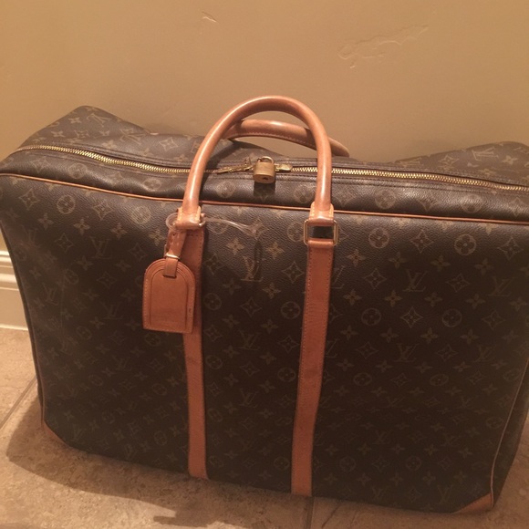 Louis Vuitton SIRIUS 70 Soft Sided Suitcase. - Picture 2 of 3