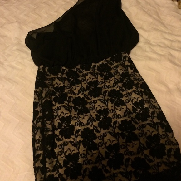 Kaitlyn black one shoulder dress