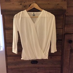 Basic white v neck top