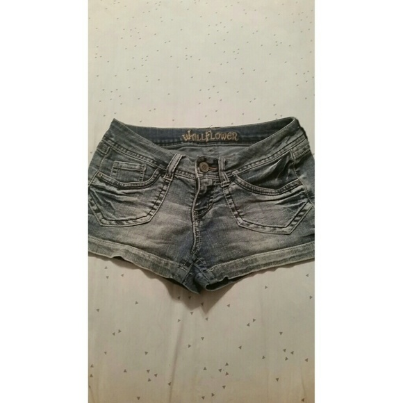 Multiple blue colored jean shorts - Picture 1 of 2