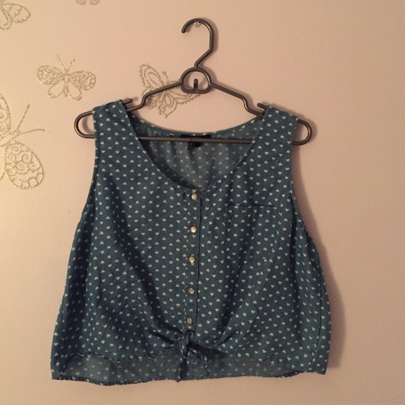 💙Blue Jean Top w/ heart patterns💙