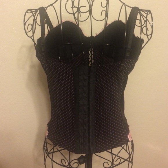 Corset - Picture 2 of 2
