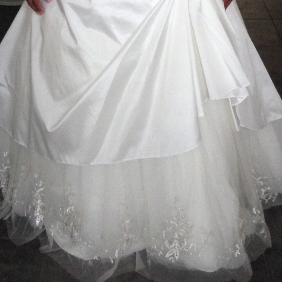 Wedding Gown ... - Picture 3 of 4