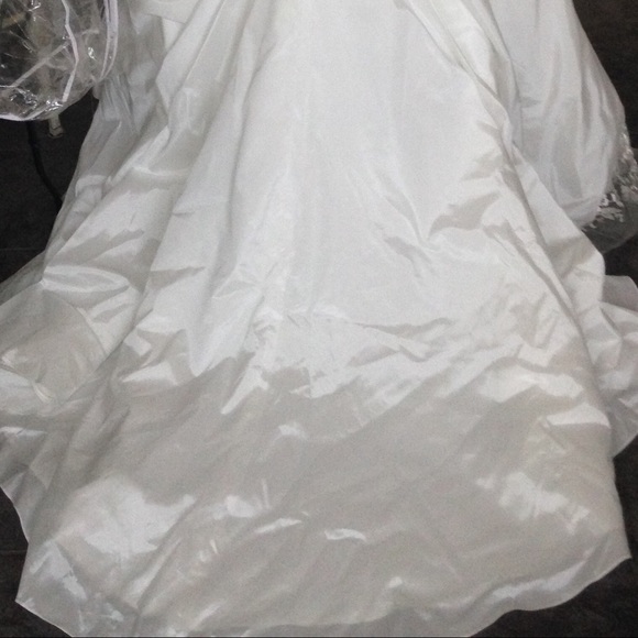 Wedding Gown ... - Picture 4 of 4