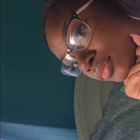 Meet your Posher, Tonessa - Picture 1 of 1