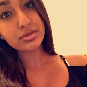 Meet your Posher, Lara