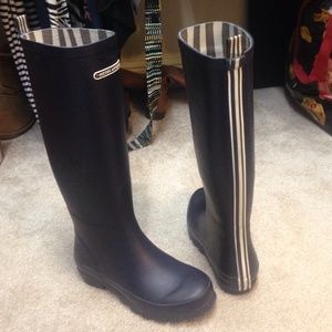 Adorable Henri Bendel navy rain boots!