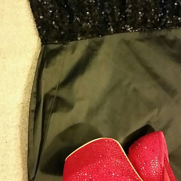 Party Dress (Night out in the city) - Picture 3 of 4