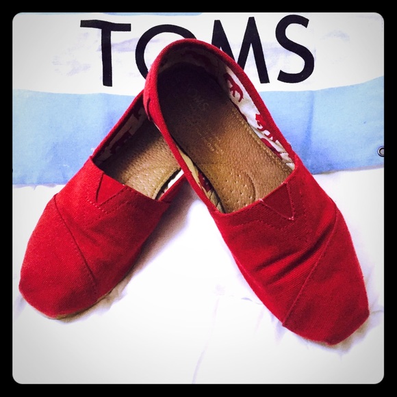 TOMS Shoes - TOMS Red Canvas Women's Classic💕