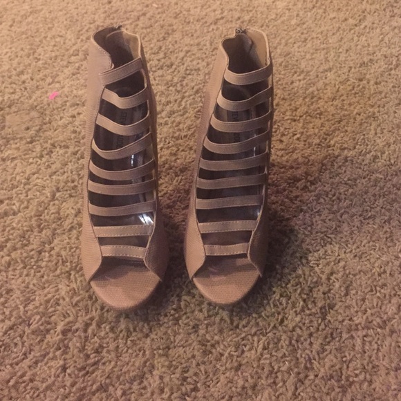 STEVE MADDEN 'STORI' Peep Toe Strappy Pumps