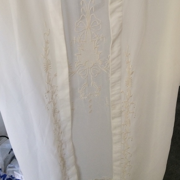 White Kimono - Picture 3 of 3