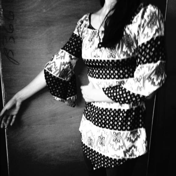 "Sheena" Sheer 3/4 Tunic Top - Picture 1 of 3