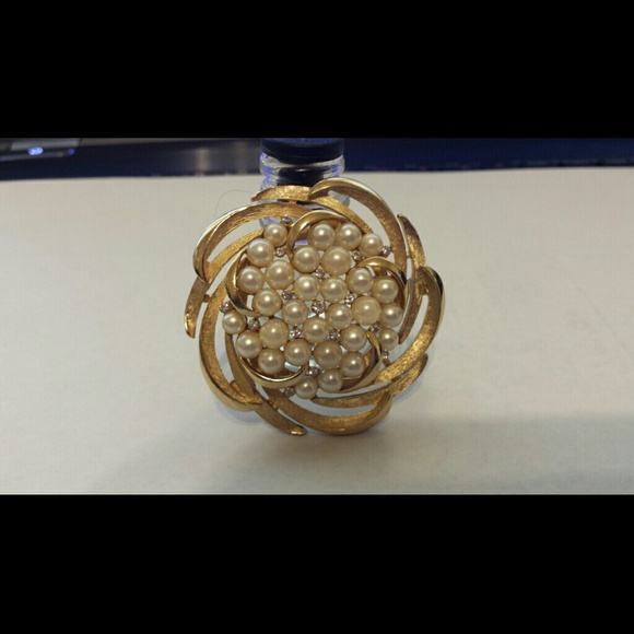 Trifari Vintage Brooch