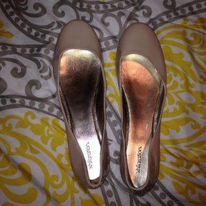 Nude flats size 9 1/2 Never been worn!