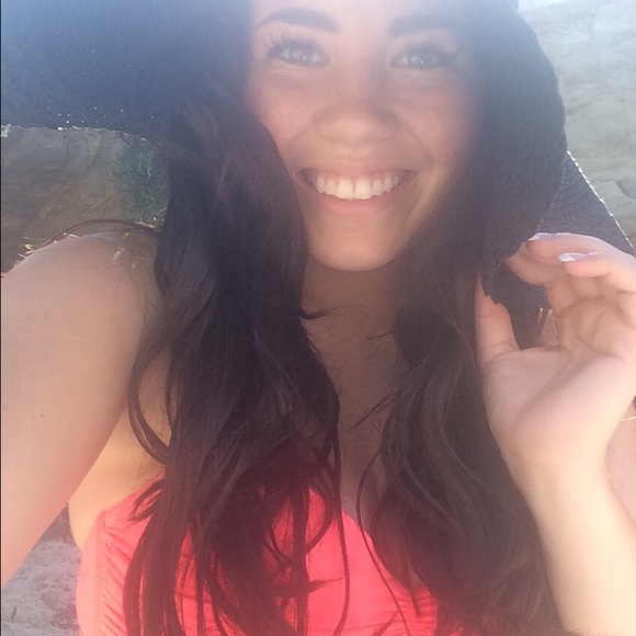 Meet your Posher, Cierra - Picture 1 of 1