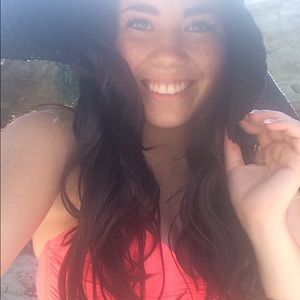 Meet your Posher, Cierra