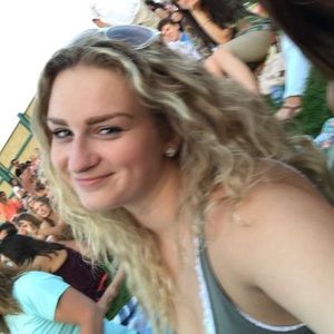 Meet your Posher, Caitlin