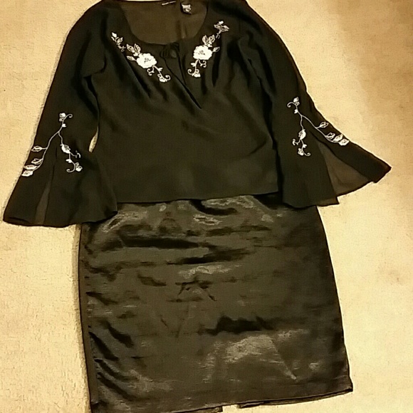 Bell Bottom Sleeves Top (Top Only) - Picture 2 of 4