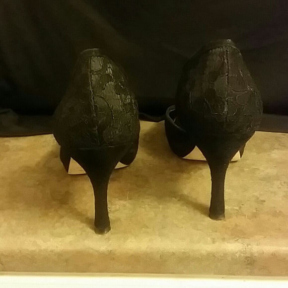 Shoes - Picture 3 of 3