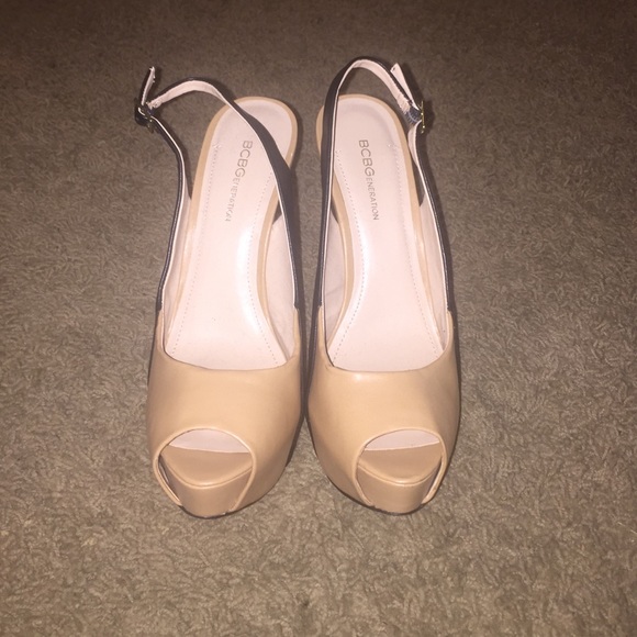 BCBG Tan/Black Peep Toe Sling Back