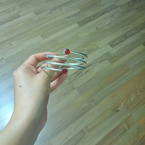 Bracelet with red stones