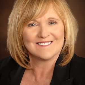 Meet your Posher, Dena