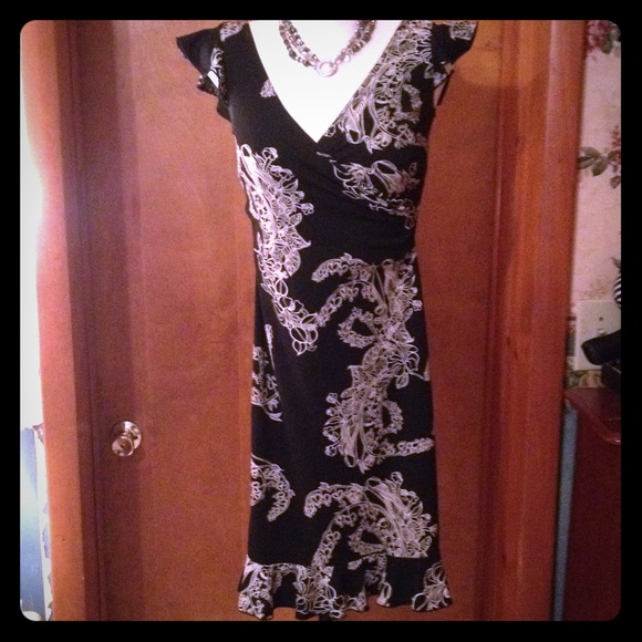 Black and cream print dress.