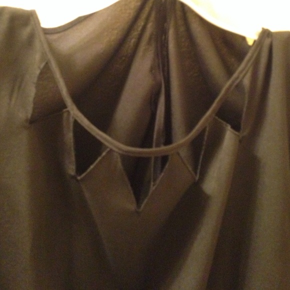 Silk 1/4 sleeve crop blouse - Picture 2 of 3