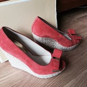 Orange wedge like new..