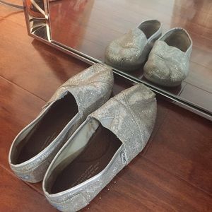 💙 Silver Glitter Toms 💙