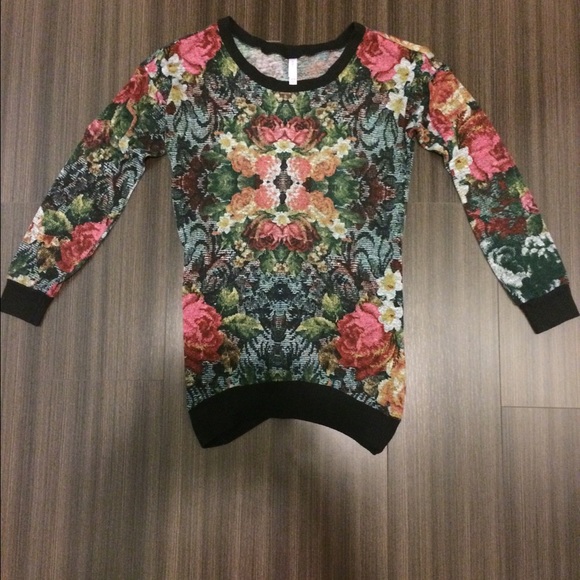 Xhilaration long sleeve floral pattern sweater