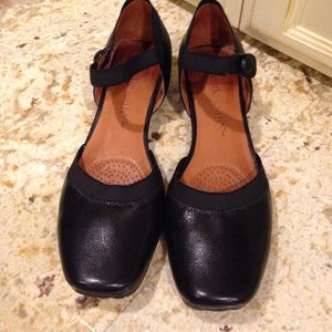 Gentle Souls leather black maryjane style shoes.