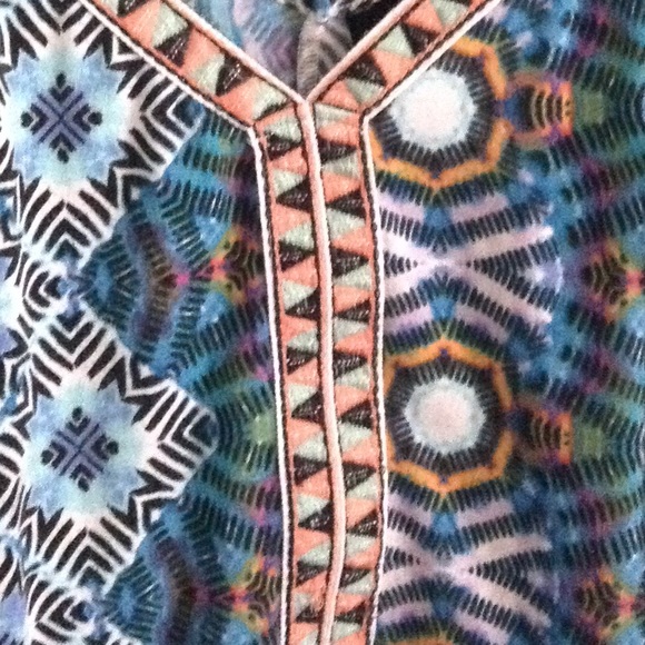 Cute Aztec shirt - Picture 2 of 2