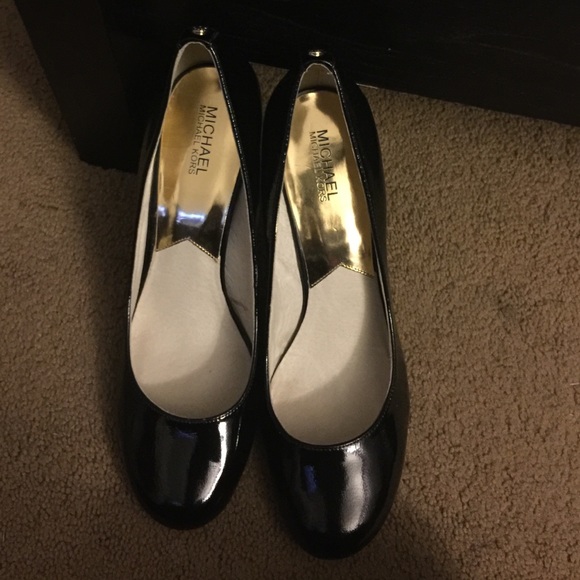 Black Patent leather Michael Kors pumps