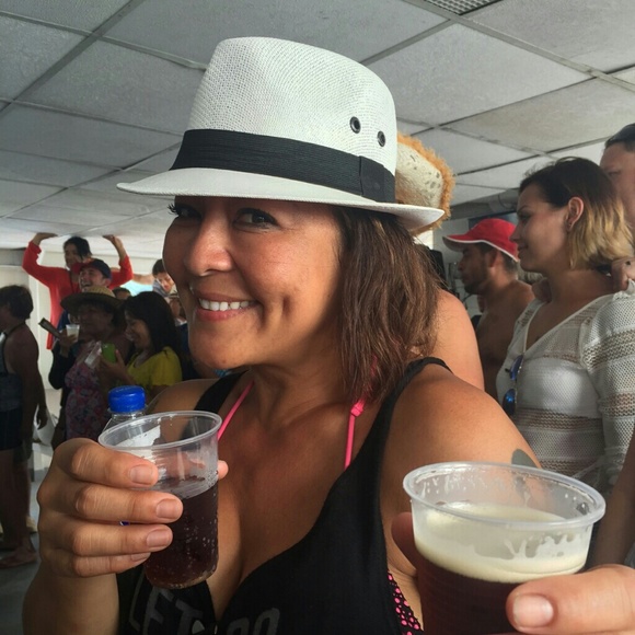 Meet your Posher, Kim - Picture 2 of 4