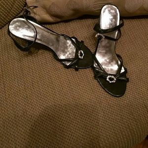 Gently used low Dress Fancy Shoes