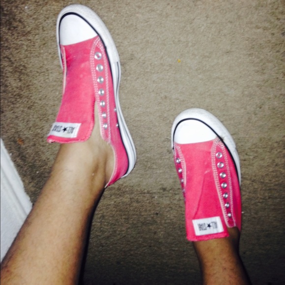 Red converses - Picture 2 of 2